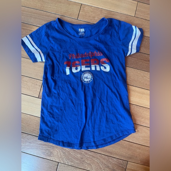 🏀 Philadelphia 76ers Girls T-Shirt | NBA | Size XL (14) - Picture 2 of 10